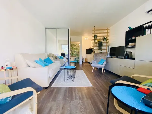 GOLF: GRAND STUDIO 25 m2 Terrasse 26.30 m2 et parking privé