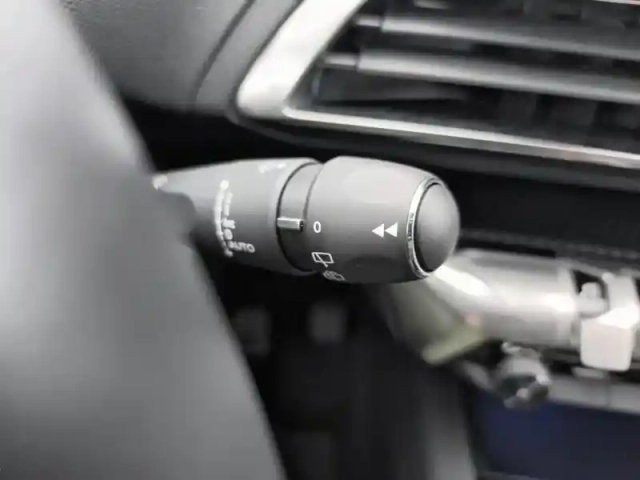 Peugeot 5008 puretech 130ch s&amp;s eat8 allure pack — photo 17