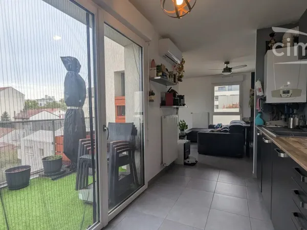 Superbe T3 moderne avec terrasse et garage à Villeurbanne