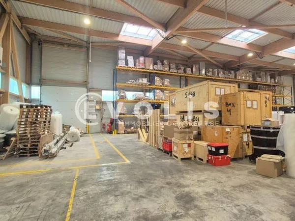 Local d'activité 1102 m²