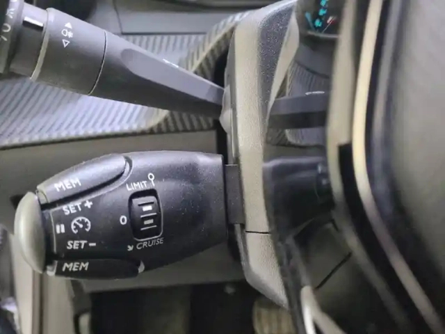 Peugeot 208 electrique 50 kwh 136ch — photo 27
