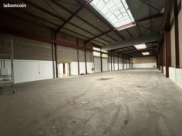 LOCAL D'ACTIVITE 1296 m² LE THILLAY