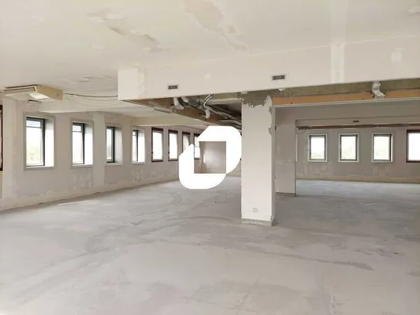 Bureaux 772 m²