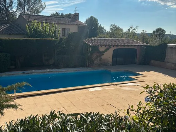 Châteauneuf-le-Rouge - Maison plain-pied 145 m² - Piscine - Terrain 1 080 m²