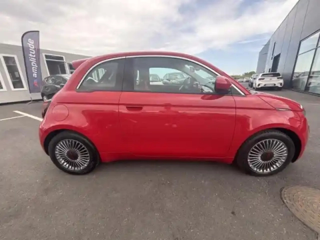 Fiat 500 e 95ch (red) my23 — photo 4