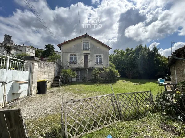 A VENDRE - MAISON DE VILLE AVEC JARDIN - ANGOULEME CENTRE en