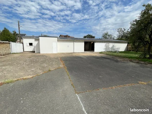 Bâtiment sécurisé 270m2 a louer