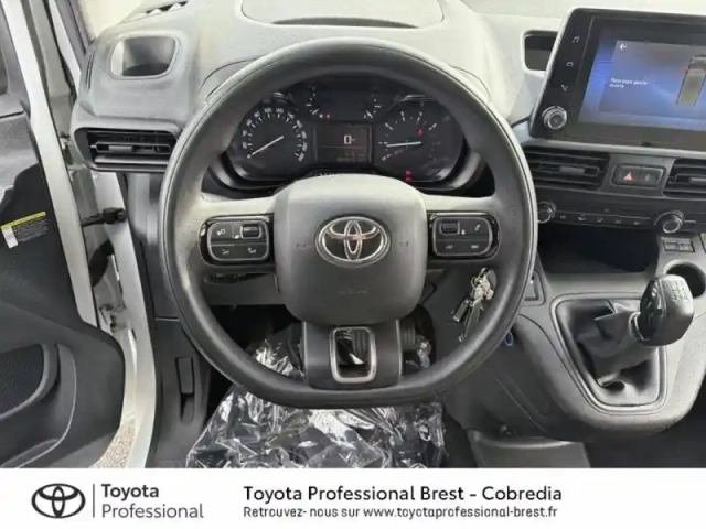 Toyota Proace city medium 100 d-4d business — photo 9
