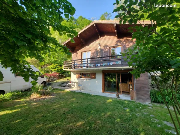 Chalet rénové entre forêt et montagne, proche écoles et commerces