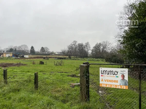 terrain constructible non viabilisé de 2320m² proche centre bourg.