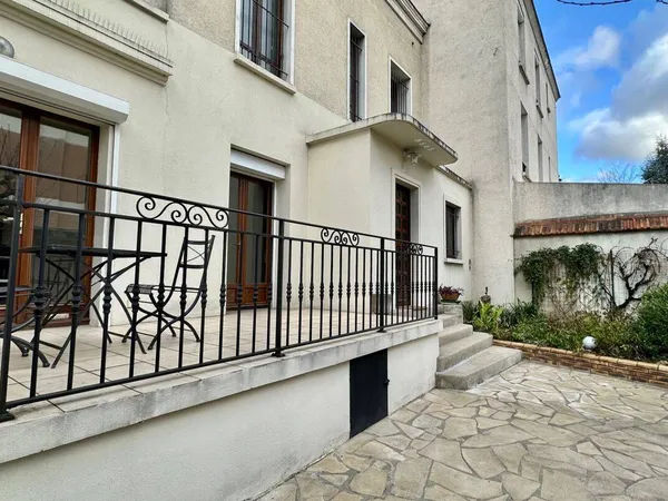 Maison 6 pièces 221 m²