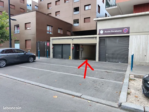 2 places de parking couvert / TRÈS BONNE RENTABILITÉ