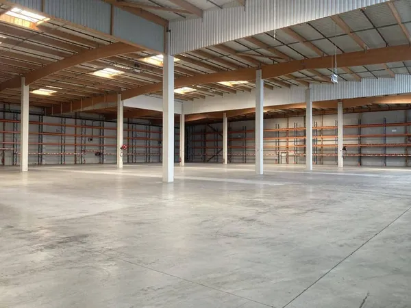 Entrepôt 6702 m²