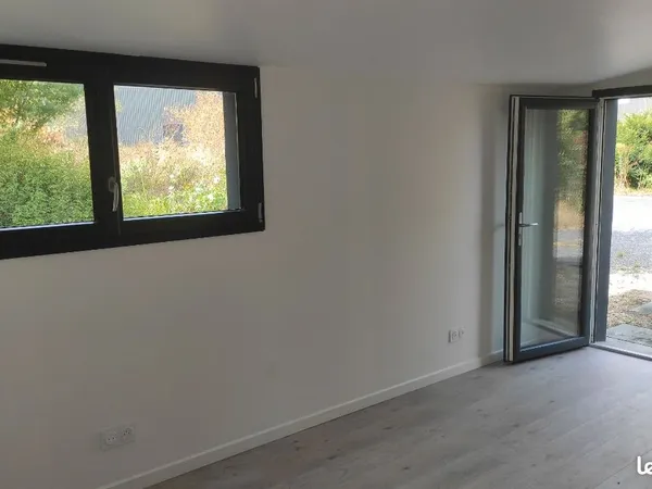 Bureau et espace de travail Location Mellac  20m² 500€
