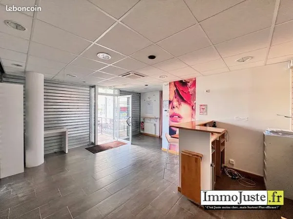 Local 50 m² Élancourt