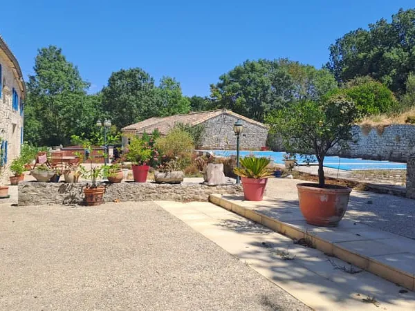 Propriété 253 m² avec piscine et dépendances 79220 Germond Rouvre