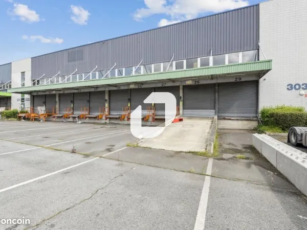 Local industriel 11 369 m²