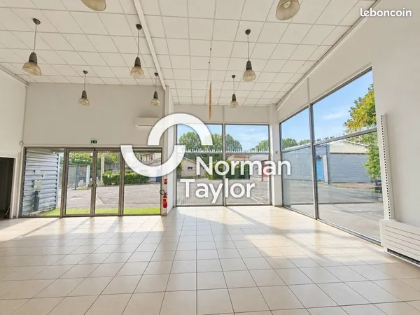Local commercial 543 m² DAX