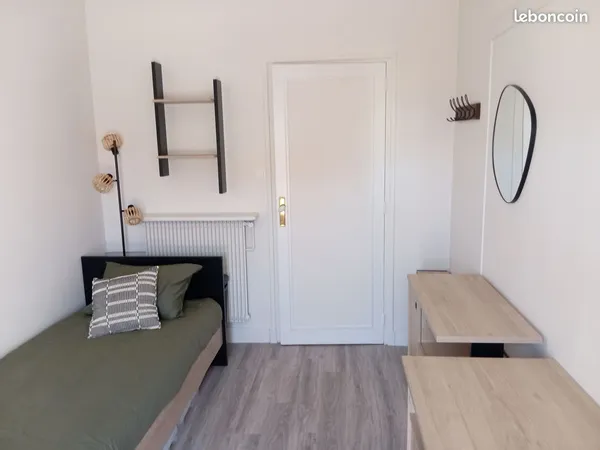 Chambre indépendante dans coloc. Filles 3 personnes
