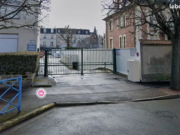 Box fermé sécurisé - proche gare & centre‑ville de Poissy