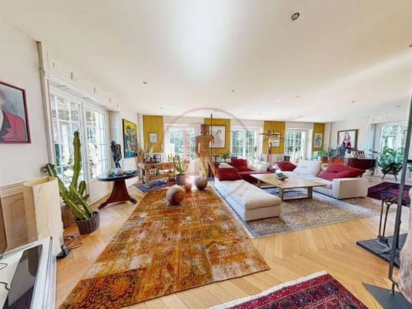 Villa 17 pièces 465 m²