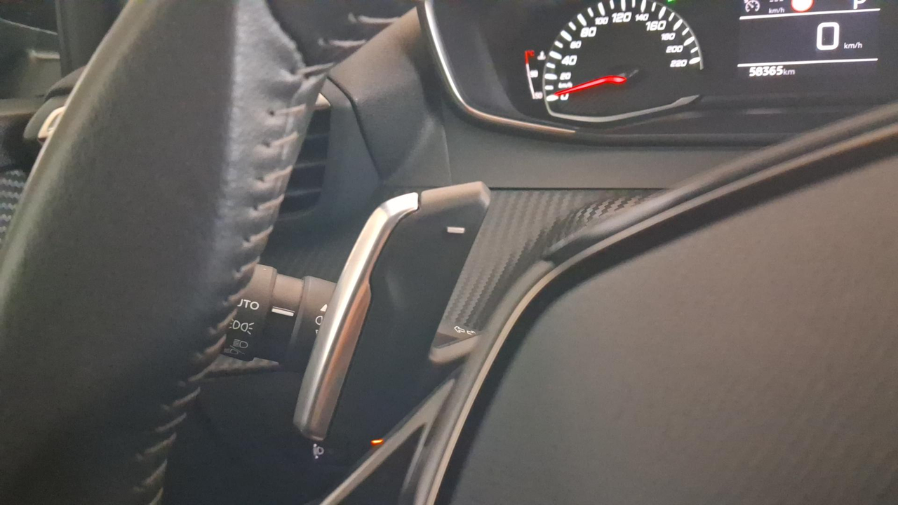 Peugeot 208 PureTech 100 S&amp;S EAT8 — photo 29