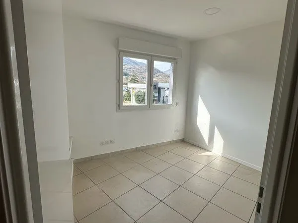 Bureau ou local 12m2 toutes charges comprises