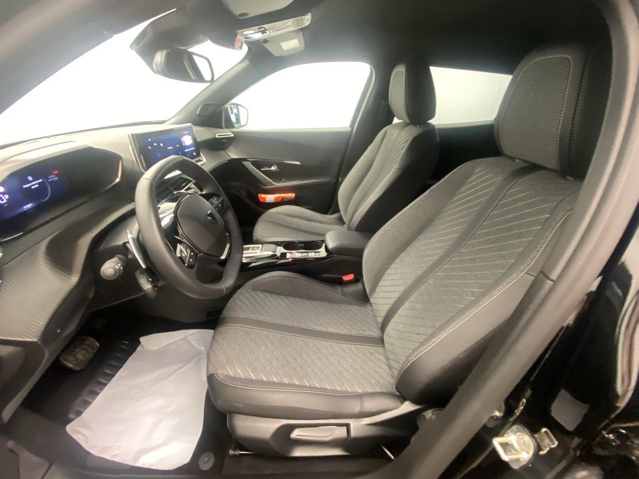 Peugeot 2008 hybrid 136 e-dcs6 allure — photo 9