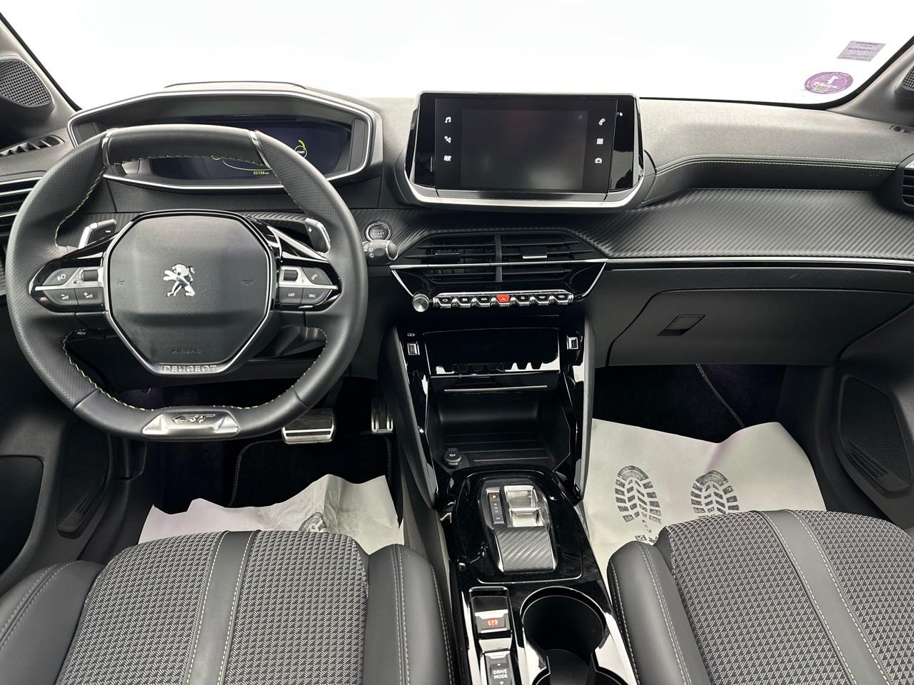 Peugeot 208 puretech 100 s&s eat8 gt — photo 11