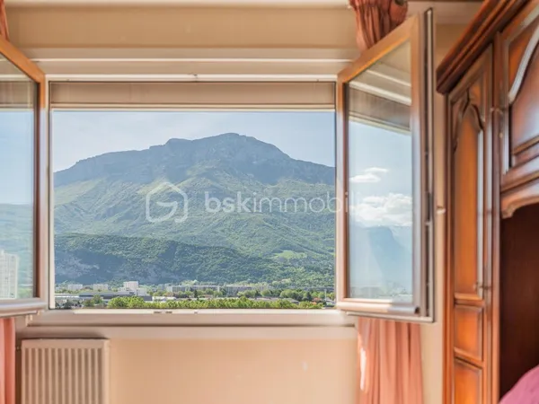 ✨ UN APPARTEMENT LUMINEUX, UNE VUE DÉGAGÉE ET UN BEAU POTENTIEL !