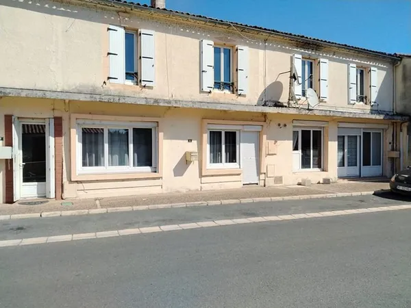 Idéal investisseurs Ensemble immobilier au bourg de Menesplet