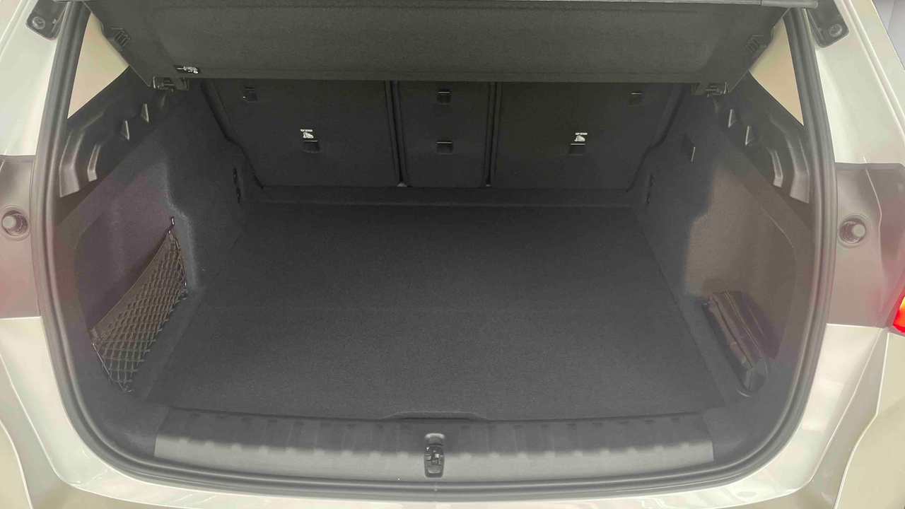 BMW iX1 eDrive20 — photo 15