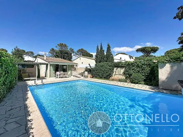 Maison Roquebrune-sur-Argens 3 pièces 51.88 m2 sur 310 m2 de terrain avec piscine et garage