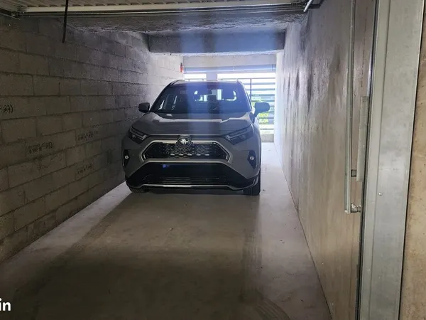 Garage double dans residence securisee