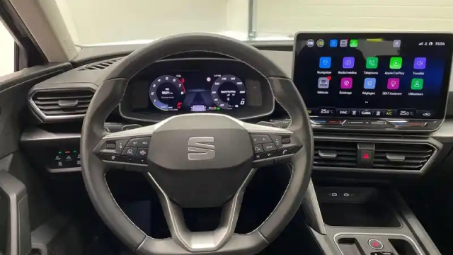 Seat Leon 1.5 etsi hybrid 115 dsg7 — photo 11