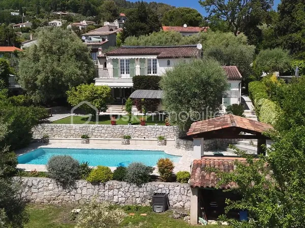 Maison 7 pièces 211 m²