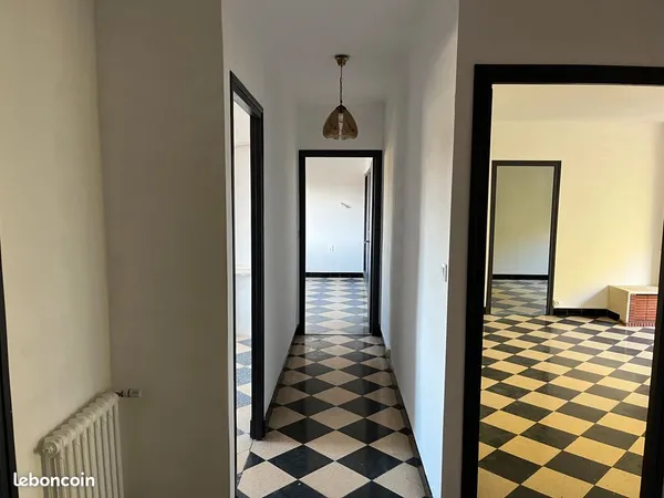 A LOUER F4 100 m²