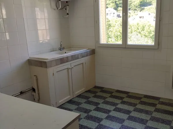 Appartement T3 centre village