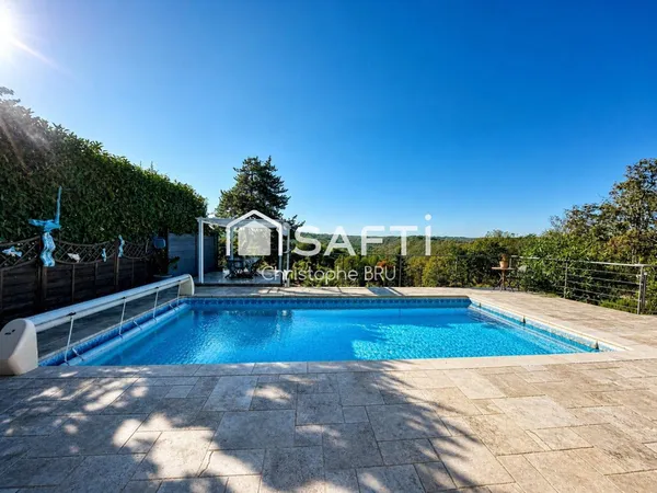 FLOTTES - PROPRIÉTÉ AVEC VUE EXCEPTIONNELLE - 2 HABITATIONS - PISCINE - PANNEAUX SOLAIRES