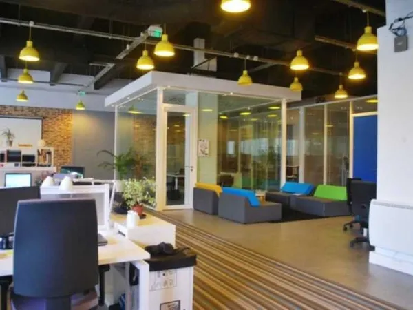 Local professionnel 1383 m²