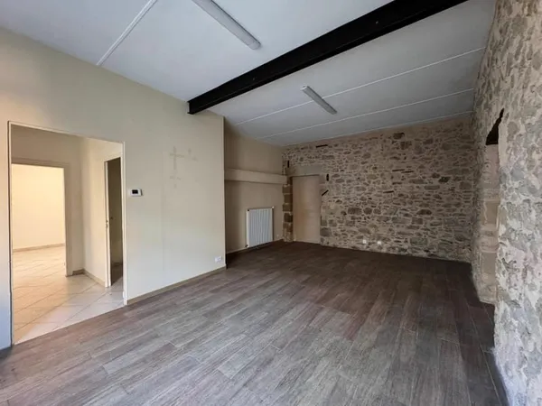 Grande maison en pierre du XVIIIe siècle, au centre de LA REOLE