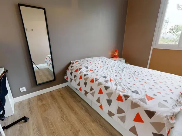 Chambre 4 pièces 66 m²