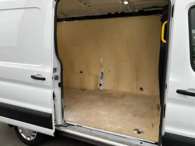 Ford Transit fourgon fg t310 l2h2 2.0 ecoblue 130ch trend — photo 9