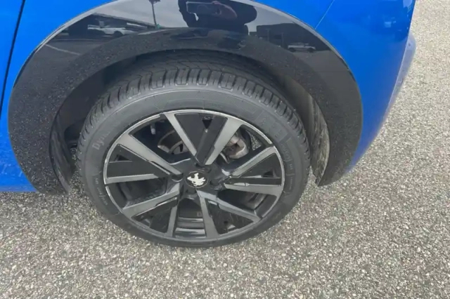 Peugeot 208 puretech 130 s&amp;s eat8 — photo 33