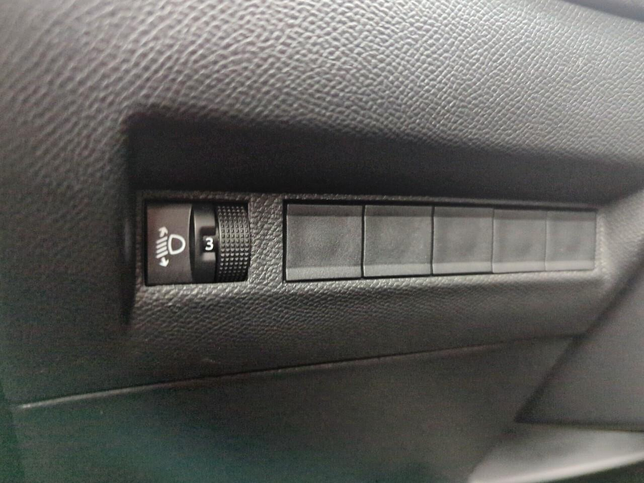 Peugeot 2008 100 s&s bvm6 style — photo 21