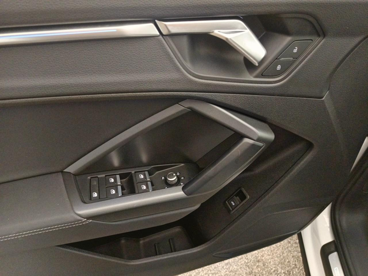 Audi Q3 sportback 35 tfsi 150 ch s tronic 7 s edition — photo 21