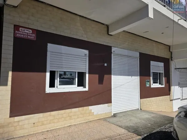 LOCAL COMMERCIAL 85 M2 à LOUER