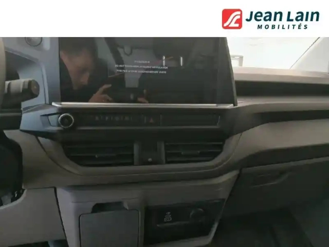 Volkswagen Transporter van l1h1 2.0 tdi 150 bva8 — photo 14