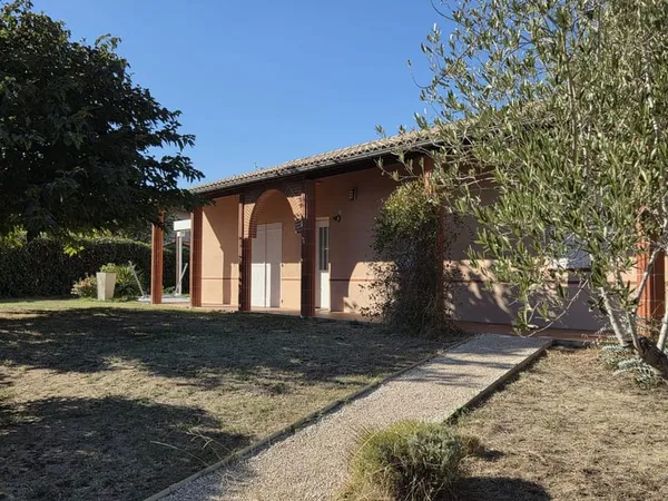 A LOUER A POMPERTUZAT-VILLA T7 MEUBLEE DE 166M2