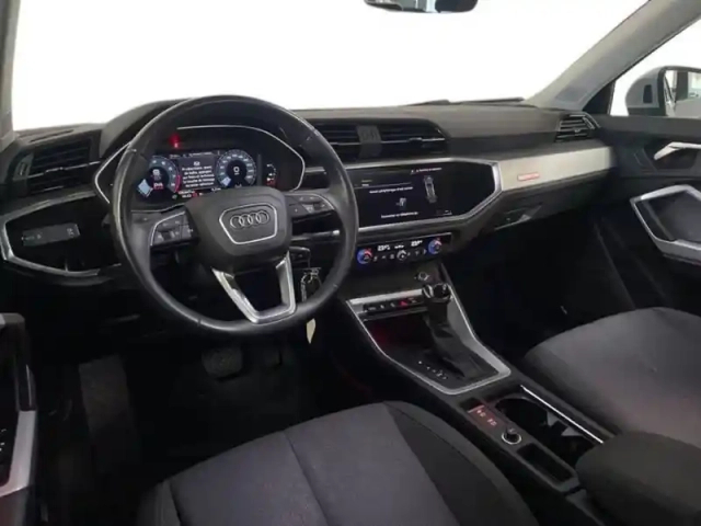 Audi Q3 35 tfsi 150 ch s tronic 7 design — photo 9